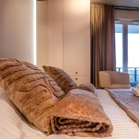 Modern Luxury *